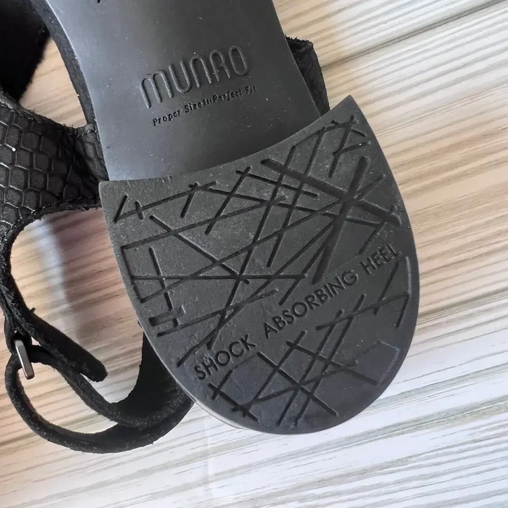 Munro 'Jenny' Black Lizard Print Nubuck Open-Toe Sandals Size: 8.5N Narrow Fit - Picture 12 of 13